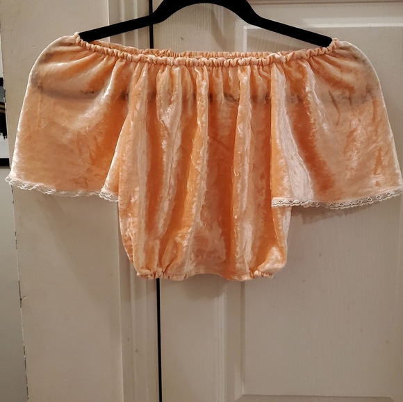 Vintage velvet Peach Crop Top with Lace trimming - Picture 2 of 4